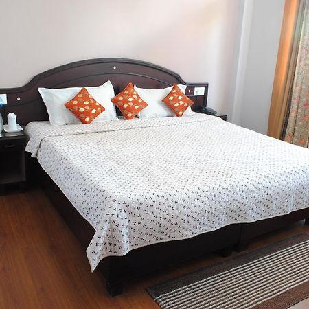 Clarks Inn Binsar Ngoại thất bức ảnh