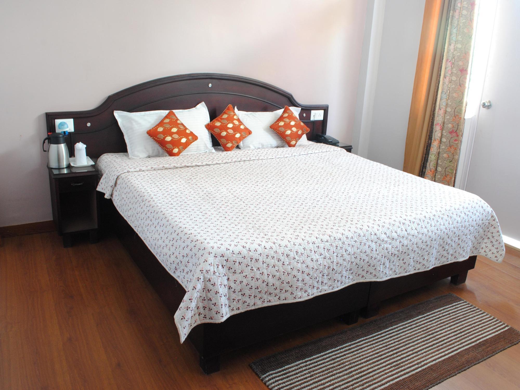 Clarks Inn Binsar Ngoại thất bức ảnh