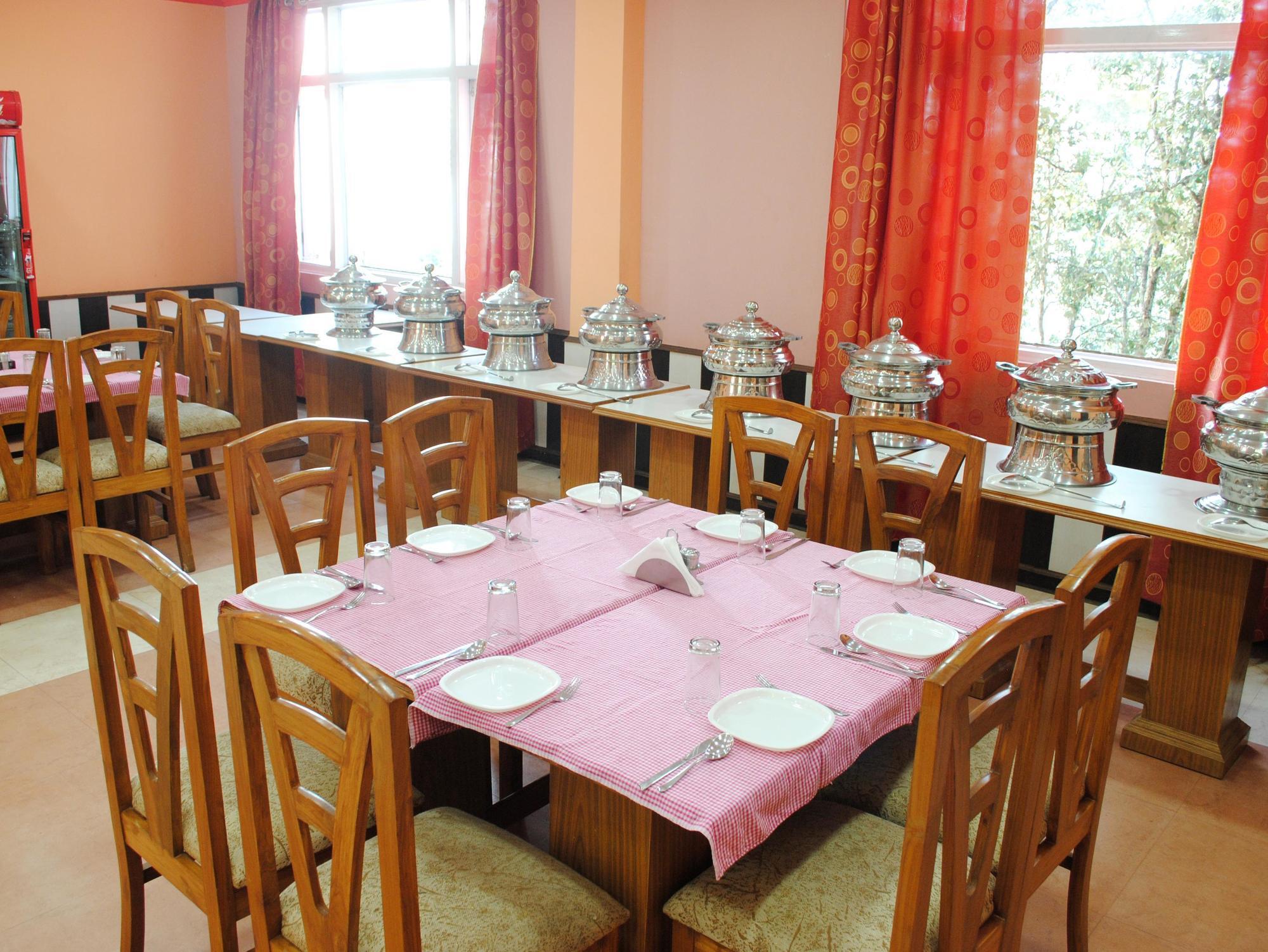 Clarks Inn Binsar Ngoại thất bức ảnh